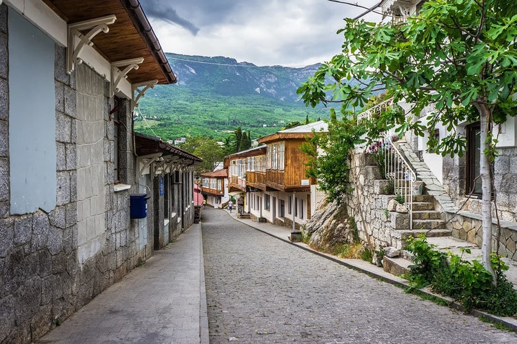 где лучше пмж в крыму